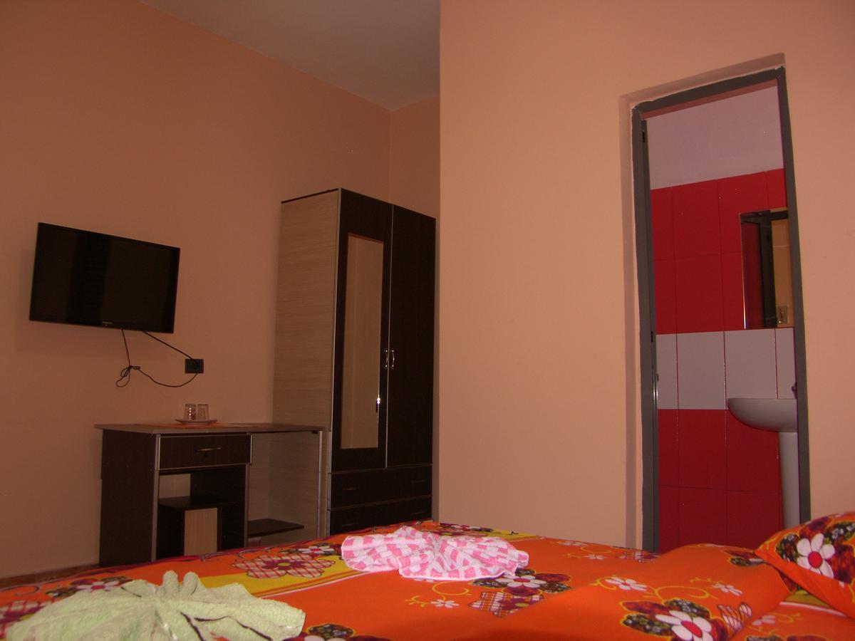 Shkodra Hotel エクステリア 写真