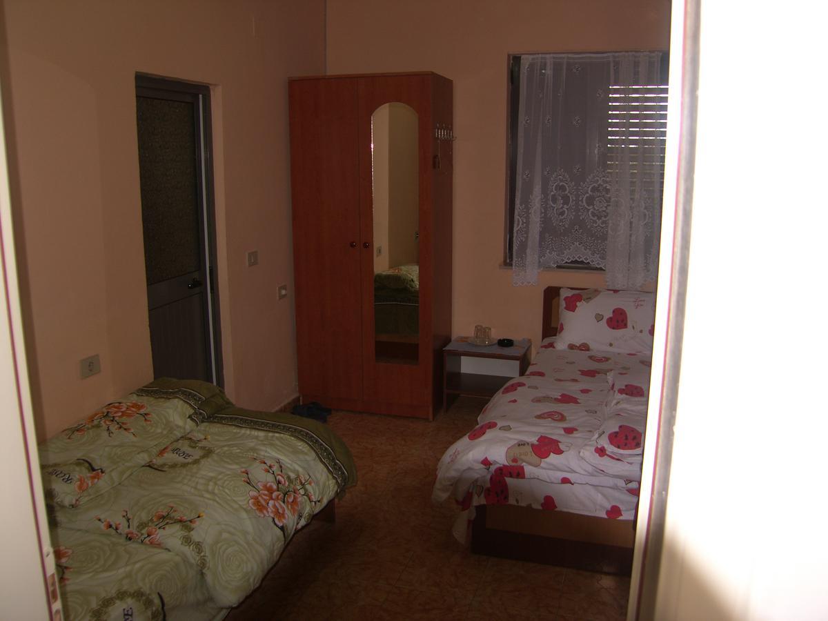 Shkodra Hotel エクステリア 写真