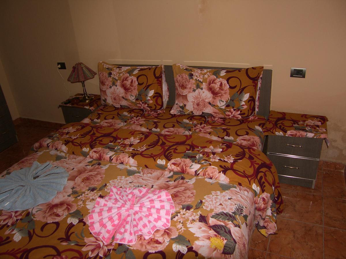 Shkodra Hotel エクステリア 写真