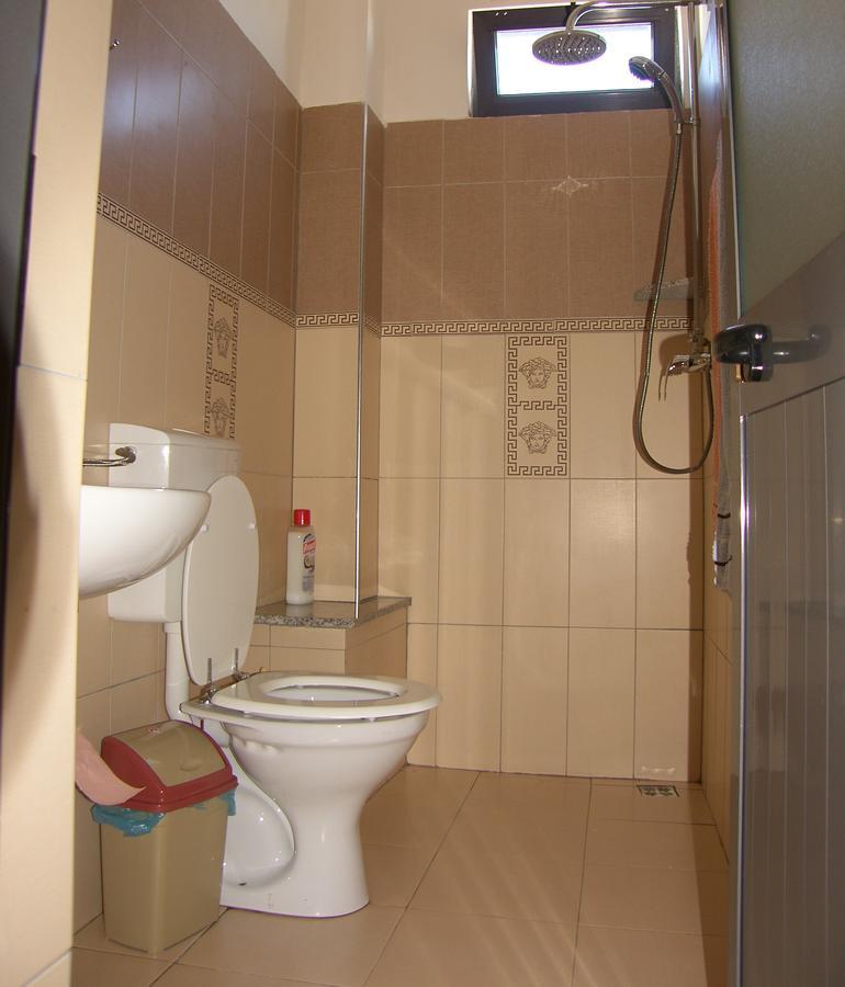 Shkodra Hotel エクステリア 写真