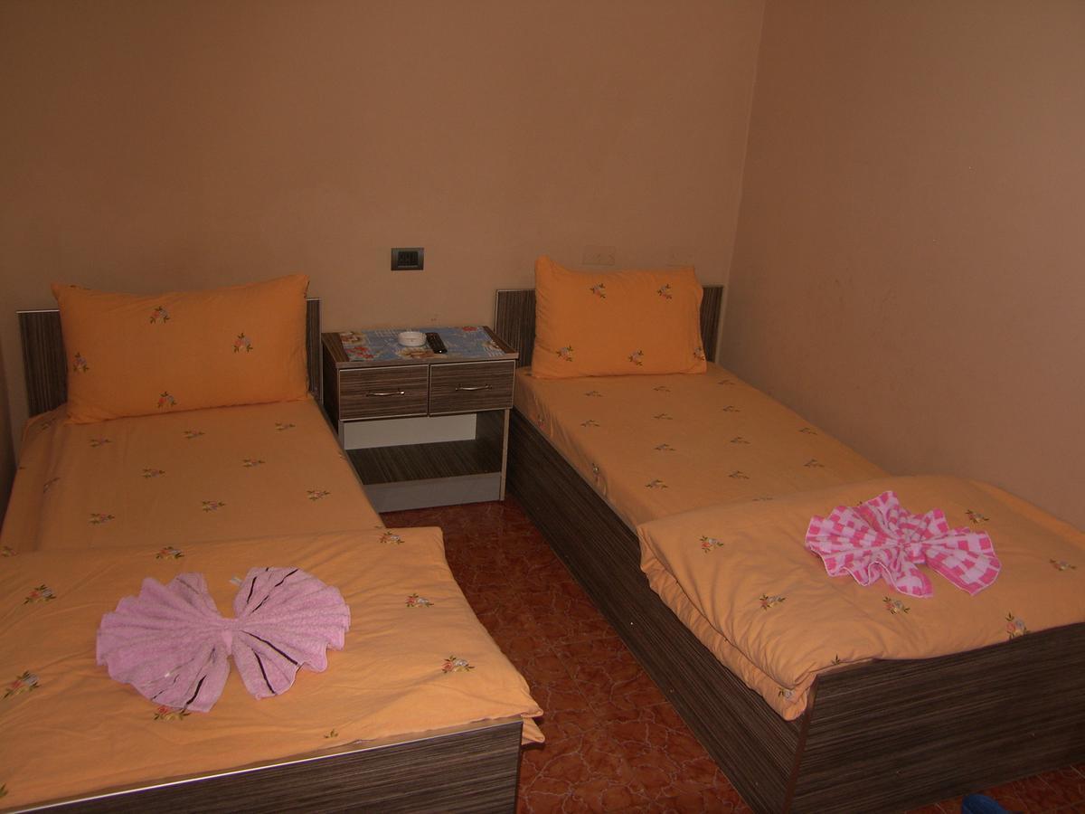 Shkodra Hotel エクステリア 写真