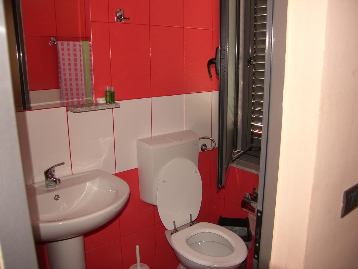 Shkodra Hotel エクステリア 写真